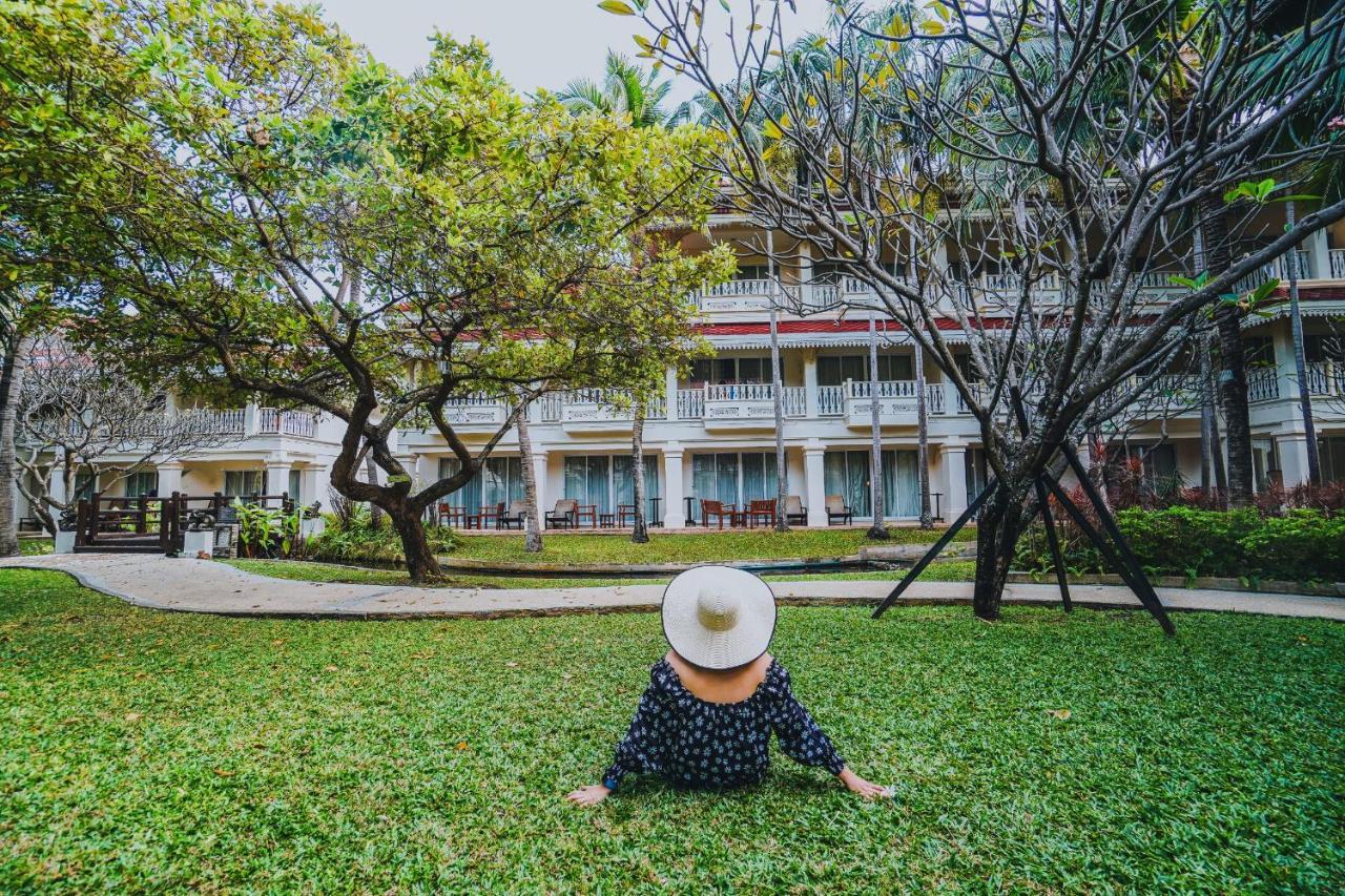 우라 부라 후아힌 리조트 앤 스파  후아 힌 외부 사진 The hotel's garden
