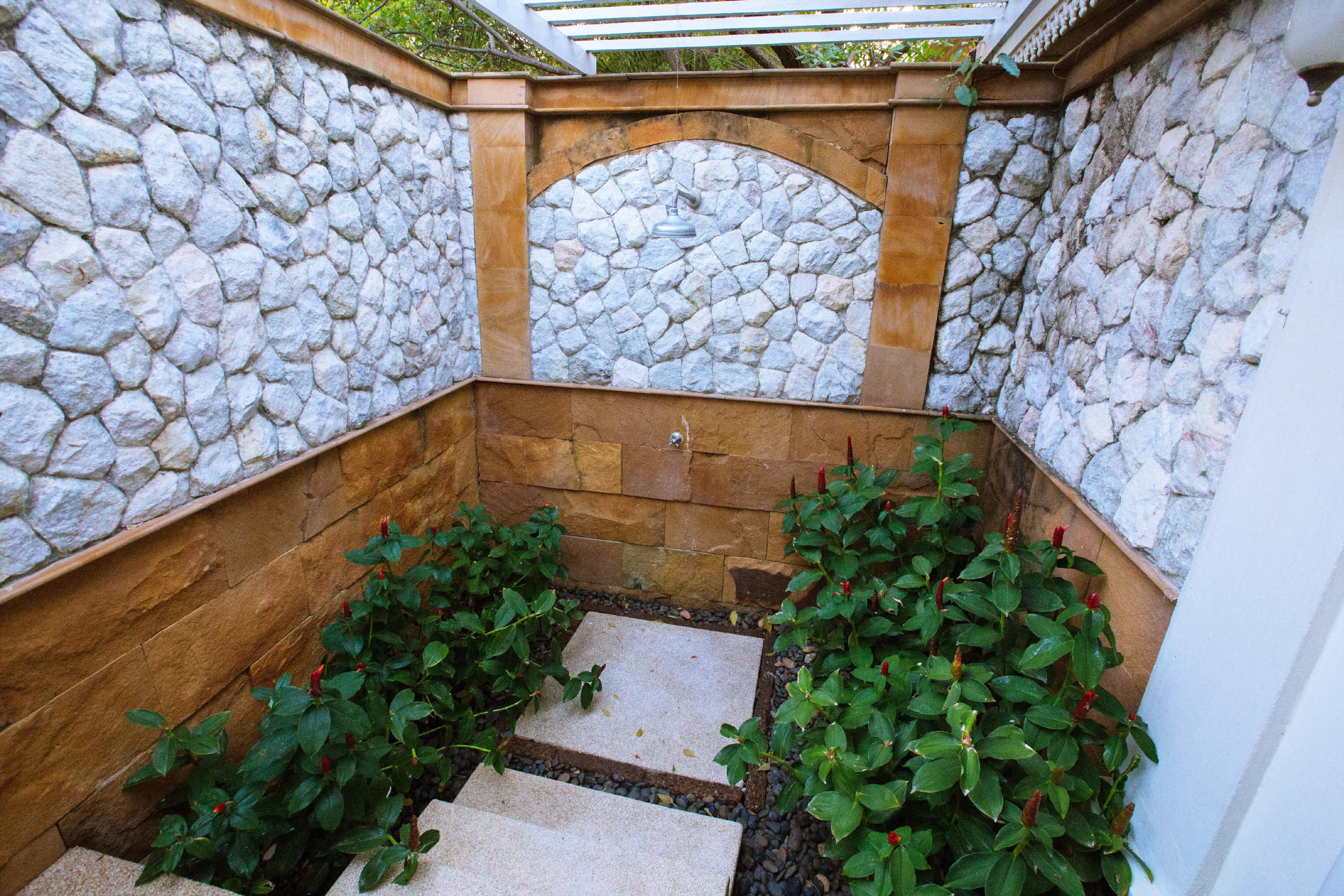 우라 부라 후아힌 리조트 앤 스파  후아 힌 외부 사진 A small garden in a private home