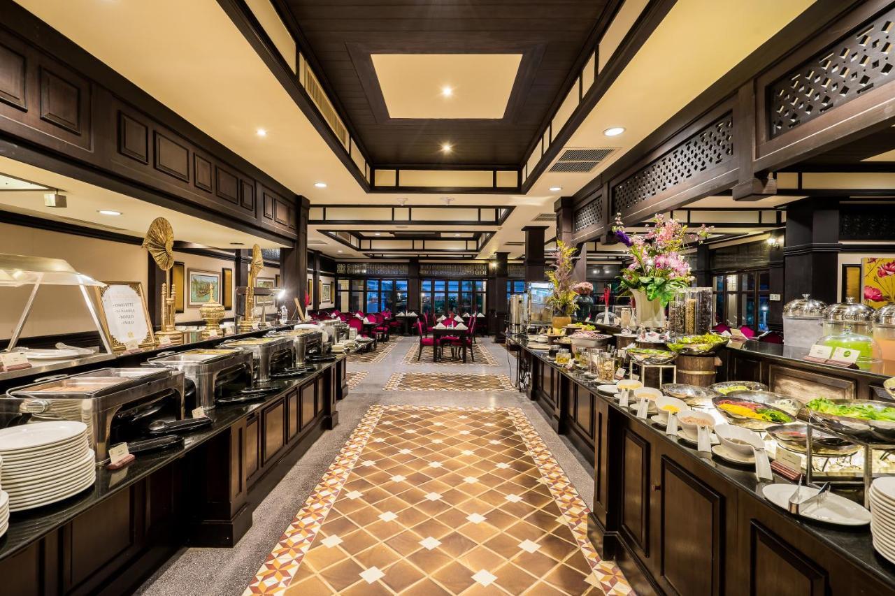 우라 부라 후아힌 리조트 앤 스파  후아 힌 외부 사진 The buffet at the hotel